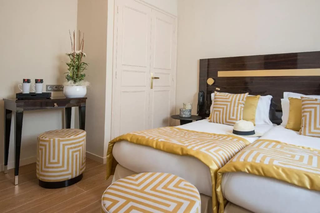 Hôtel Carlton - Photo 2