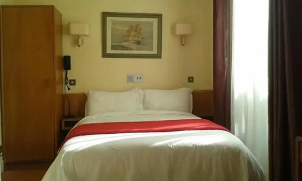 Crystal Hotel - Miniature 7
