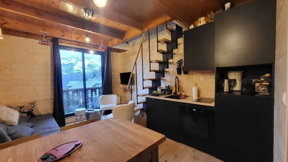 Scenic Apartment With Garden - Photo 5
