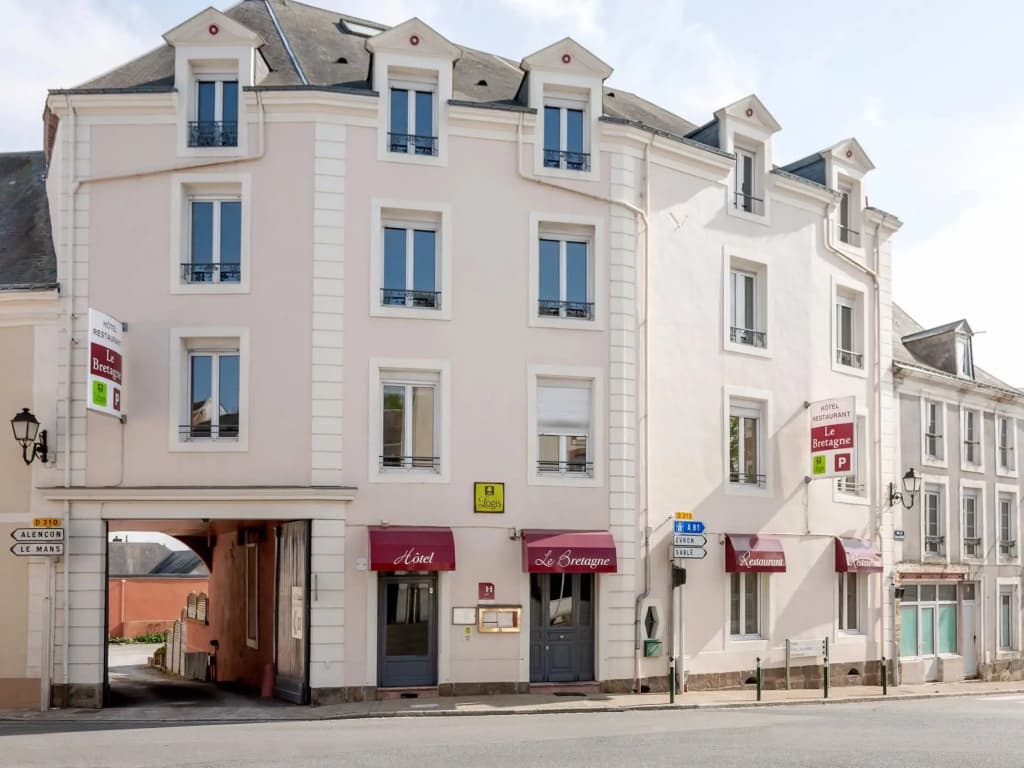 Hotel Le Bretagne - Photo 1