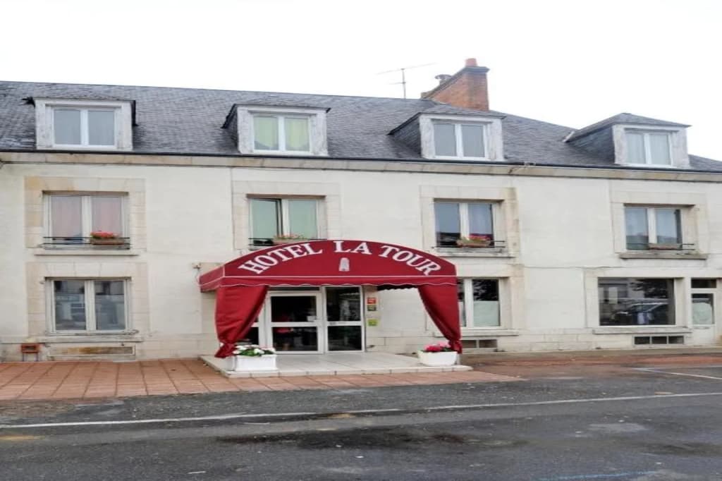 Hôtel la Tour - Photo 1