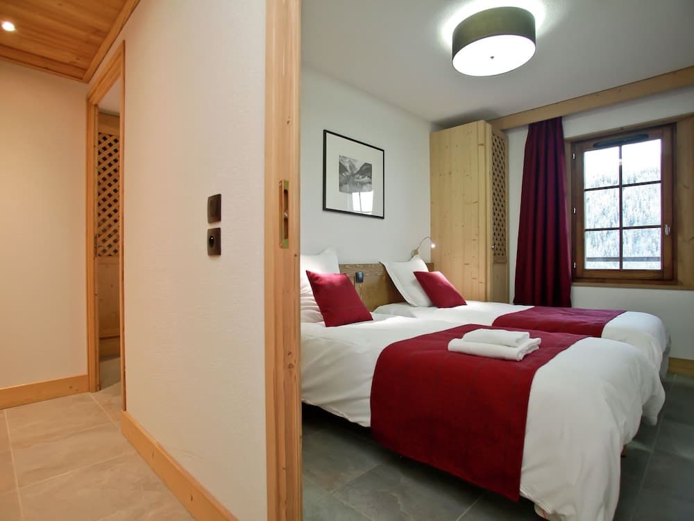 Chatel Ski Apt Near Gondola - Photo 3