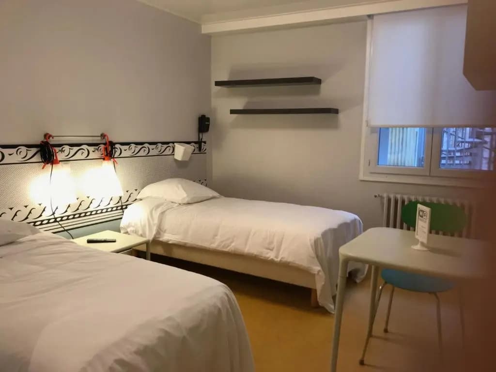 Hôtel Continental - Photo 2