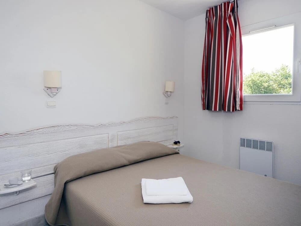 Apartment in Hilltop Setting - Miniature 6