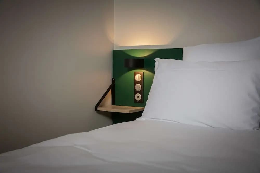 Best Western 11BAUER Paris Saint-Ouen - Photo 2
