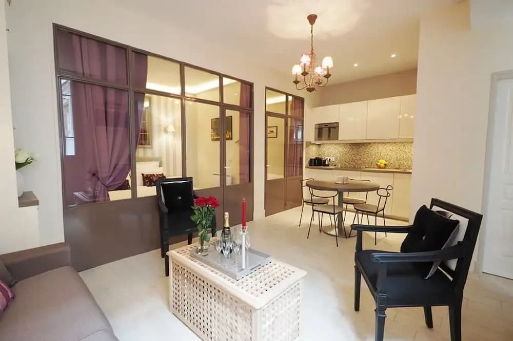 St Germain ChicSuites - Miniature 7