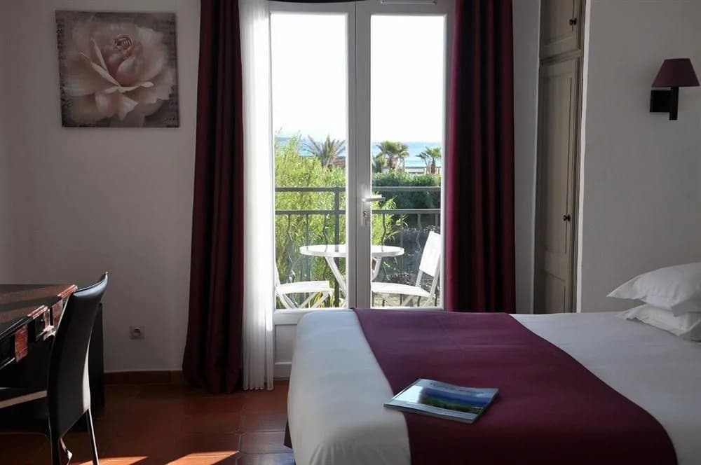 Hôtel de la Vierge Noire - Photo 2