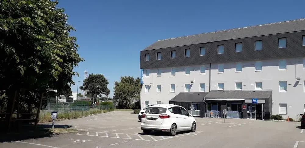 ibis budget Concarneau - Photo 1