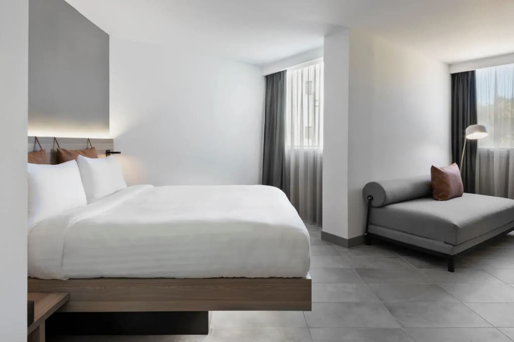 Moxy La Ciotat - Photo 4