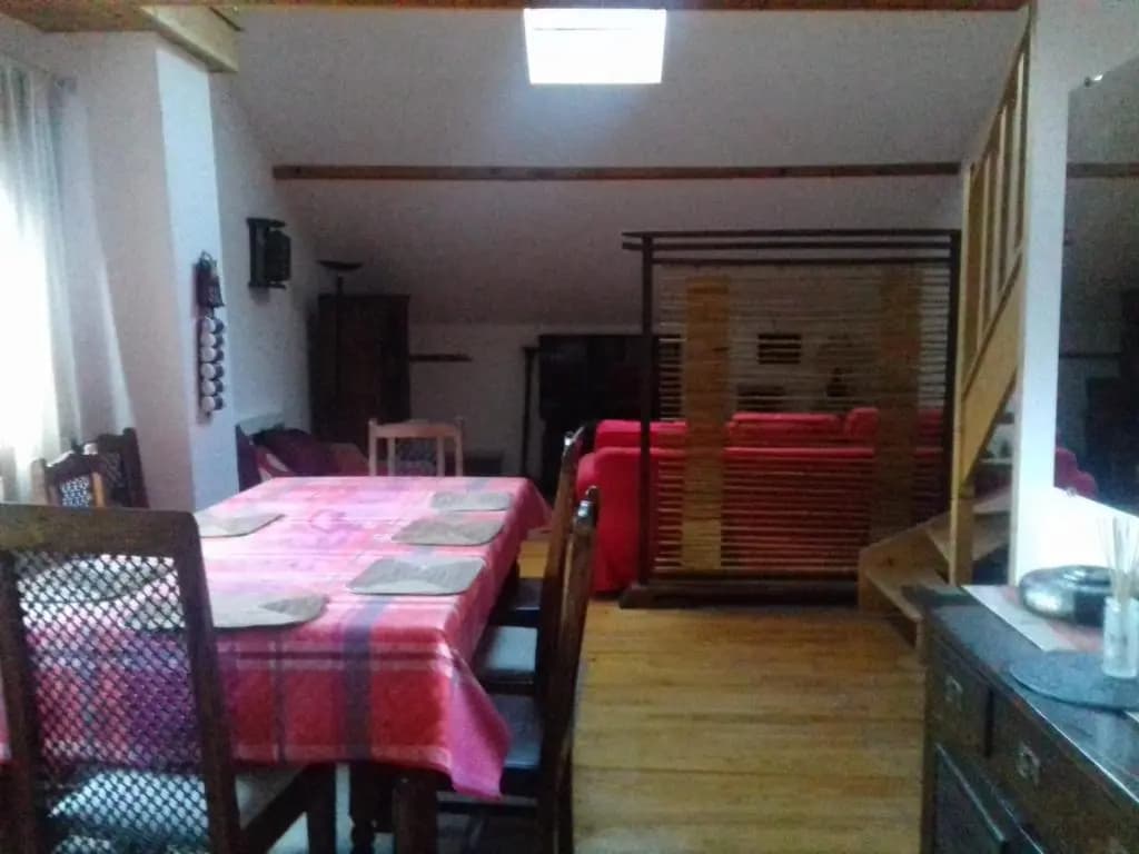 Appartement en loft 50m2 dans maison avec chambre en mezzanine et canapes lits dans salon - Photo 5