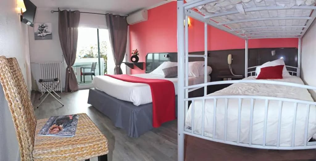 Logis Hotel Les Bleuets - Photo 5