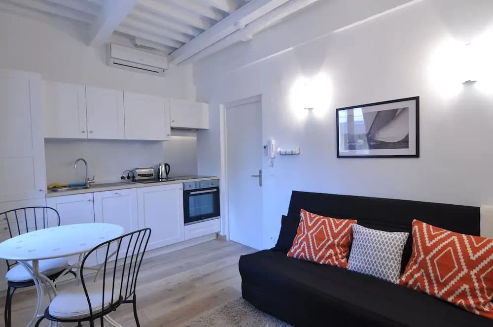 Picasso Apartments - Miniature 6