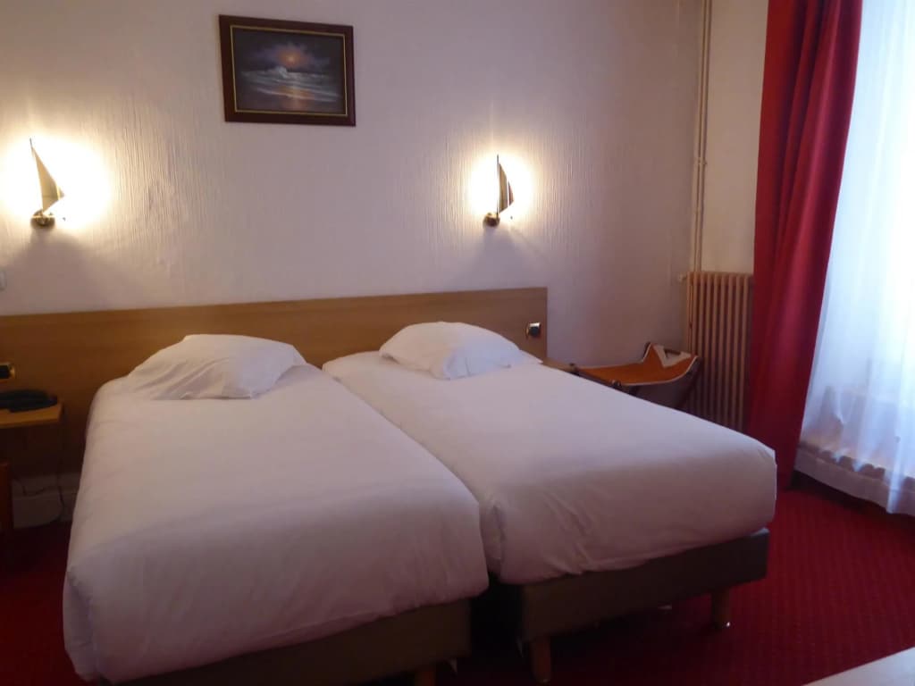 Hotel Kyriad Saint Malo centre Plage - Photo 4