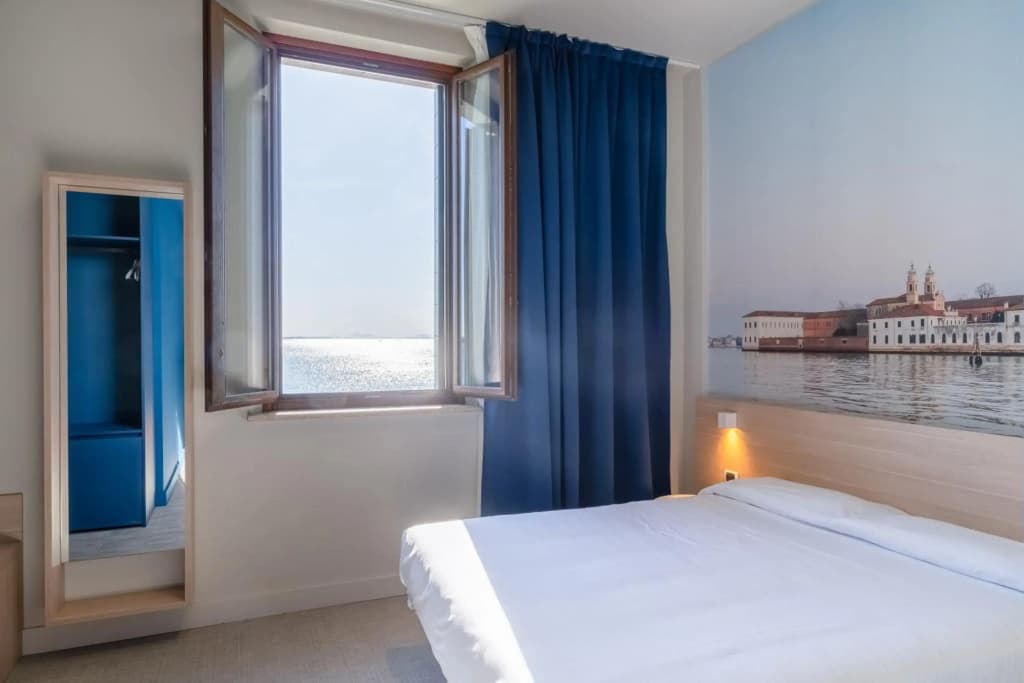 Hotel Acropole - Photo 3
