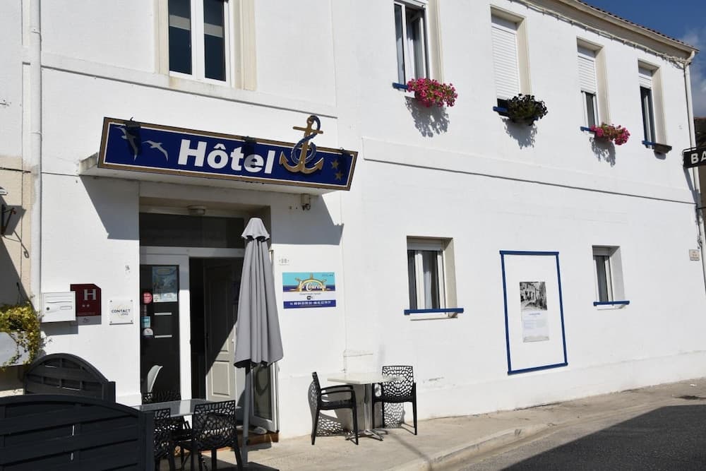 Hôtel Le Coureau - Photo 1