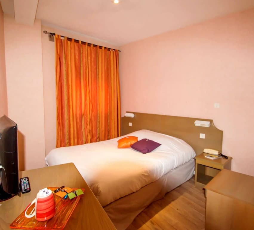 Hôtel Le Réverbère de Vic en Bigorre - Photo 2