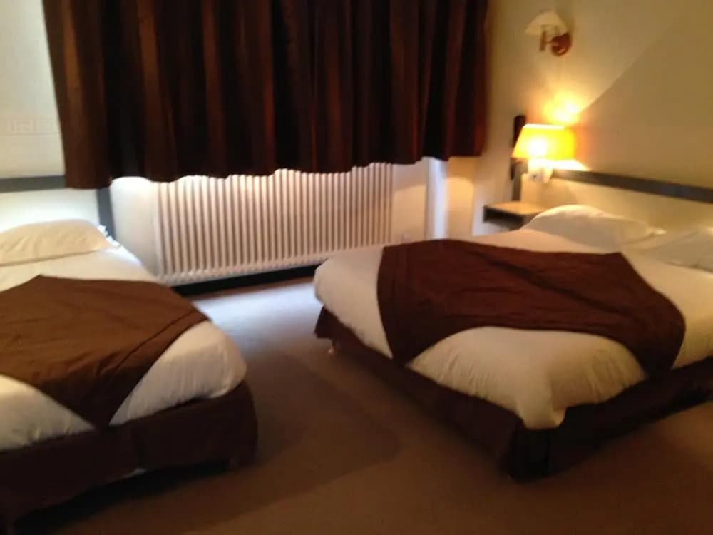 Hotel Continental - Contact Hotel - Photo 4