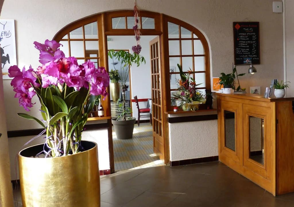 Logis Hôtel Restaurant Du Commerce - Photo 2