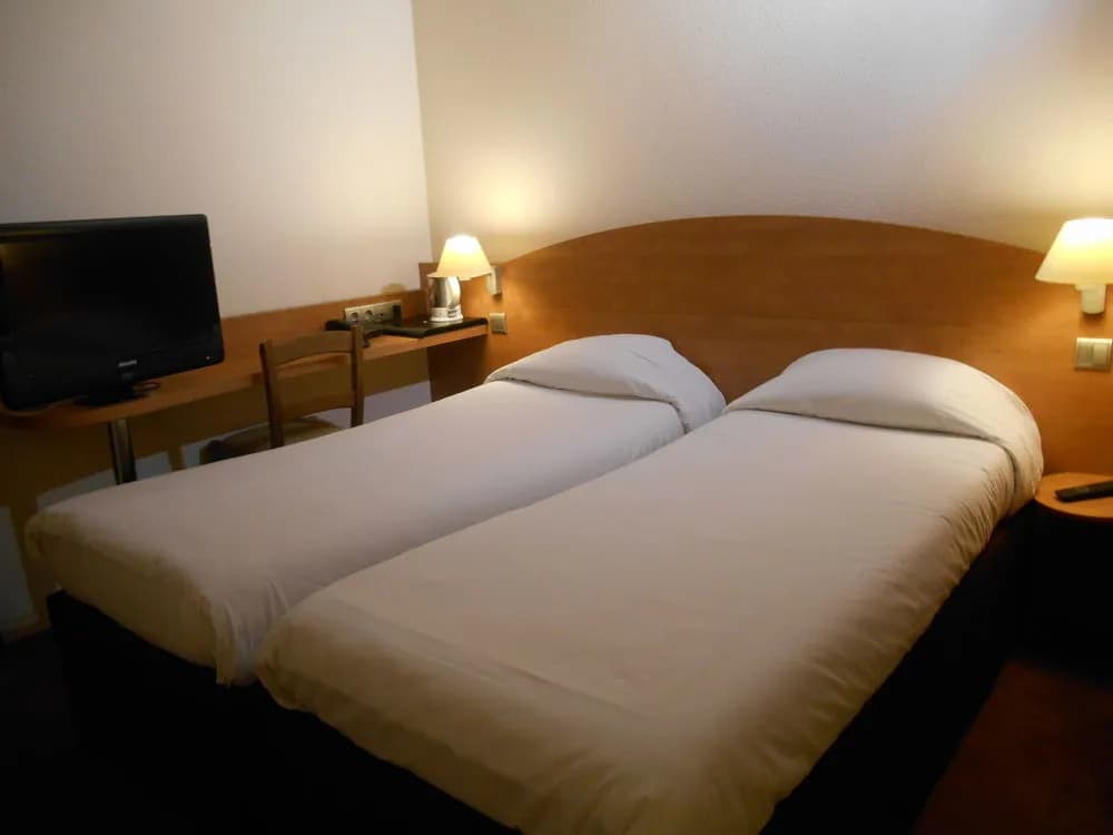 Mondhotel Chelles - Photo 2