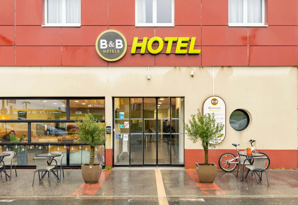 B&B HOTEL Maubeuge Louvroil - Photo 1