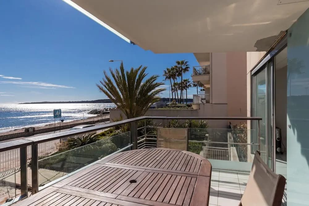 Bright two Bedroomed Apartment on the Beach in Cannes With Huge Terrace With Fabulous sea Views - 2001 - Miniature 8
