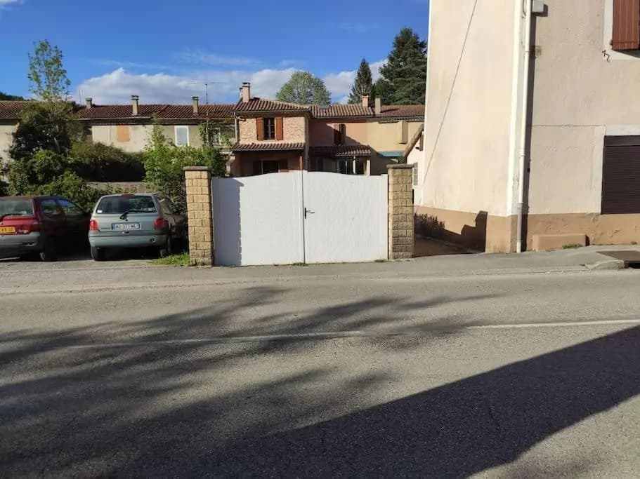 Studio Belles Prestations En Cevennes (Adults Only) - Photo 1