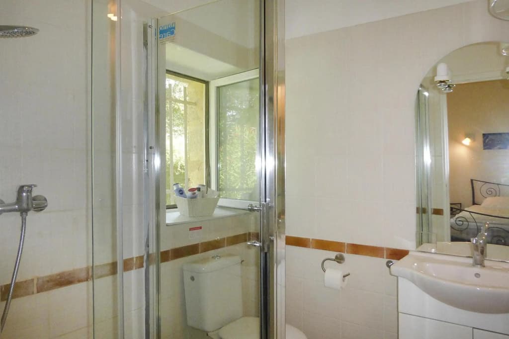 Apartment in Caderousse With Pool - Photo 4