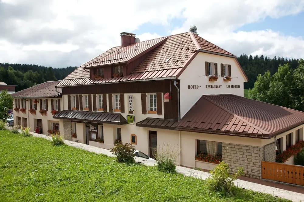 Logis Hôtel les Arobiers - Photo 1