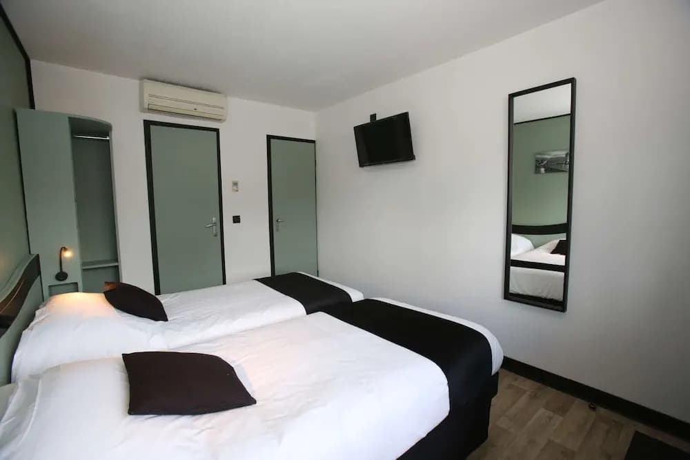 Enzo Hotels Chartres Mainvilliers by Kyriad Direct - Photo 1