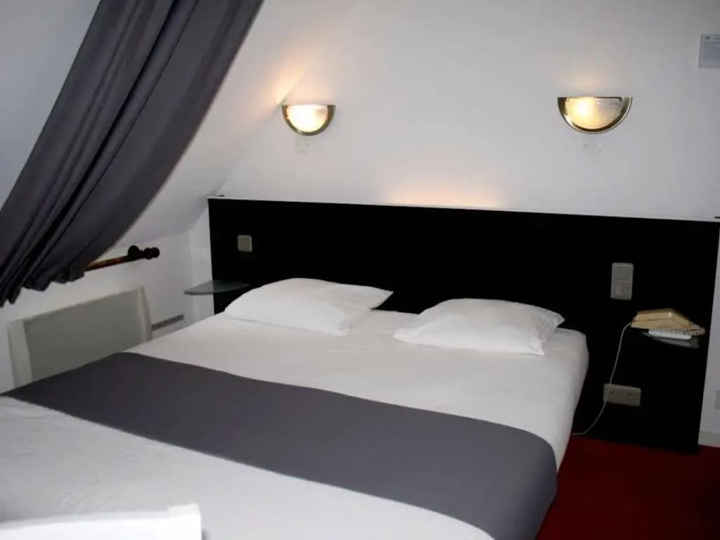 Hotel Le Tronçais - Photo 2