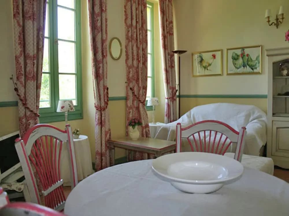 A Beautiful 2 Persons Studio in a Chateau With Swimming Pool - Photo 5