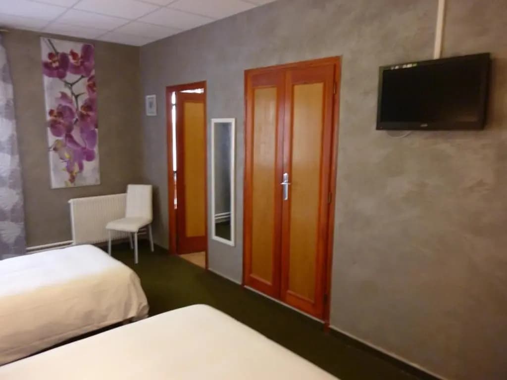 Hotel les Glycines - Photo 2
