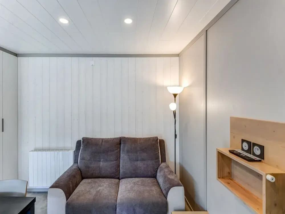 Secluded Chalet in Hourtin With Swimming Pool - Miniature 8
