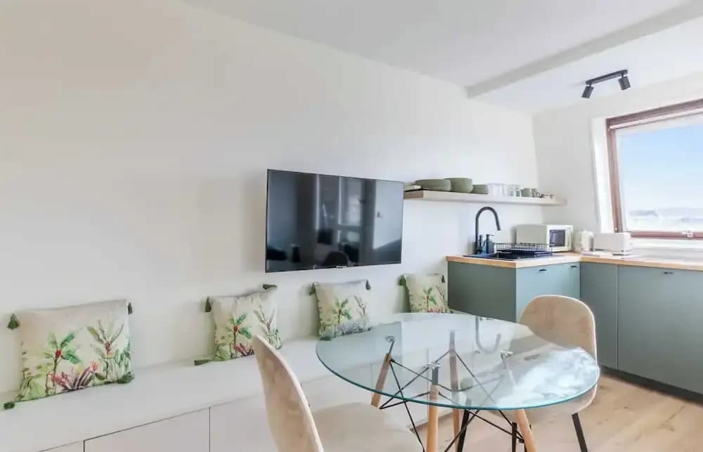 Beautiful Renovated Studio on Port de Deauville - Photo 5