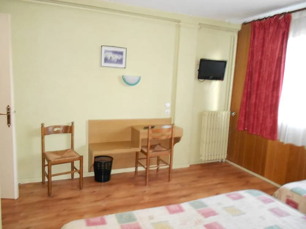 Central Hotel - Photo 3