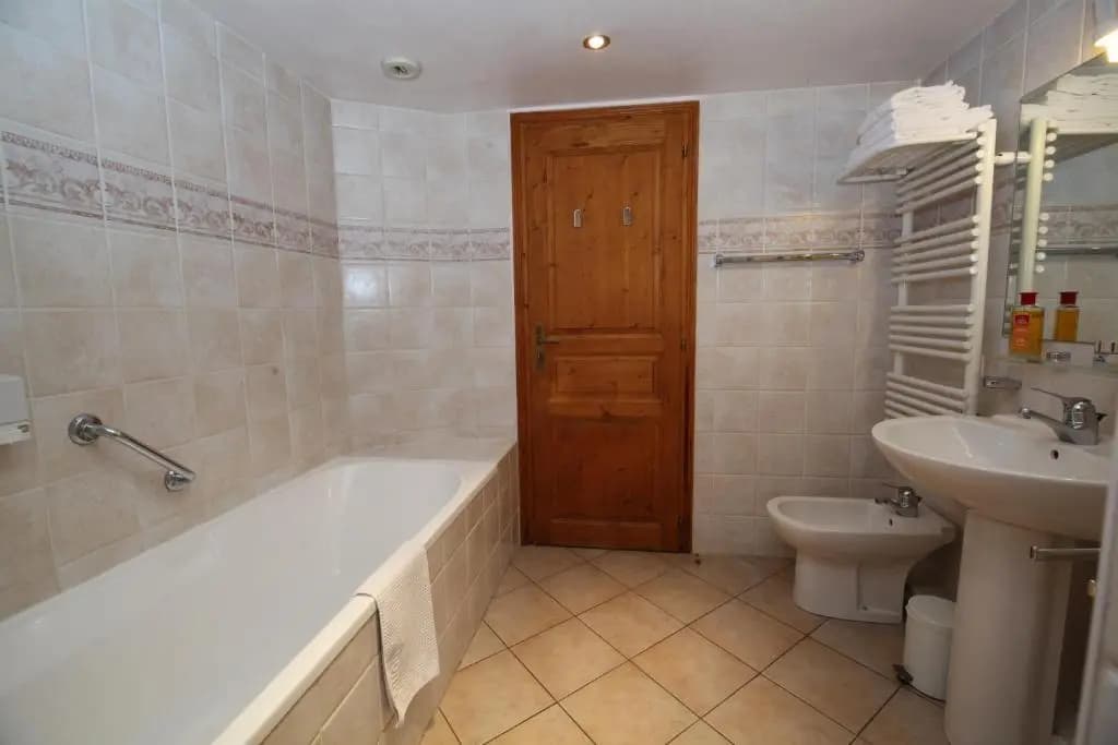 Apartment Ecureuil 200m2, 6 bedrooms - Living room with fireplace - Miniature 6
