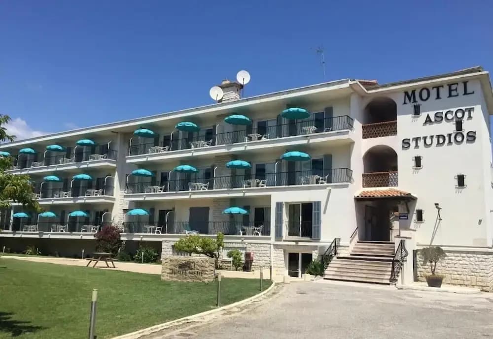 MOTEL ASCOT - Hôtel & Appartements - Photo 1