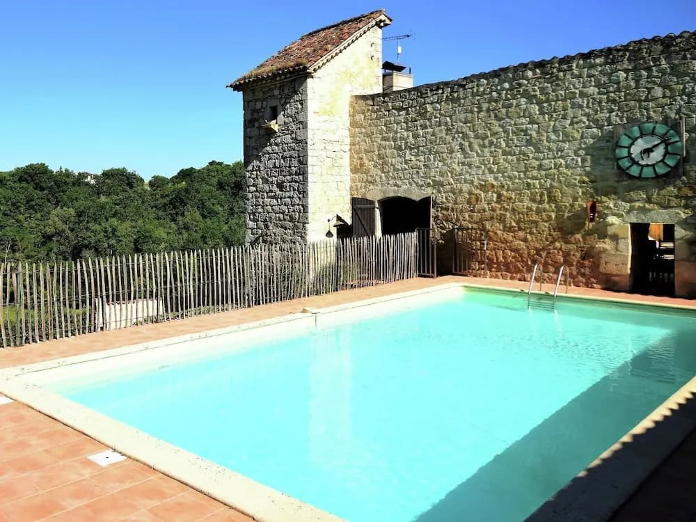 Cozy House in Lot With Pool and Terrace - Photo 2