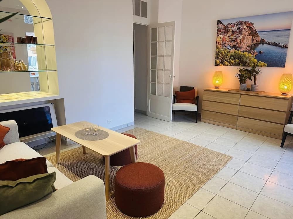 Bright one Bedroom Apartment in the Center of Cannes 13 Minutes Walk to the Palais des Festivals - 2290 - Photo 2
