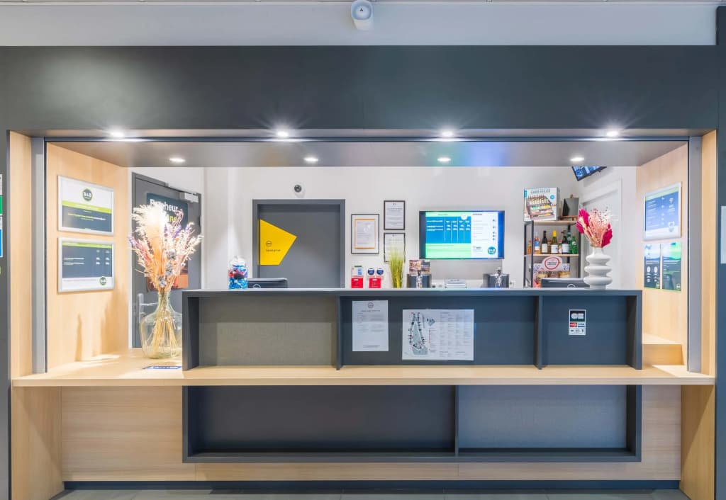B&B HOTEL Troyes Magasins d'usine - Photo 2