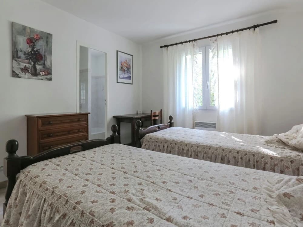 Provencal Holiday Home in Bormes-les-Mimosas with Pool - Photo 2