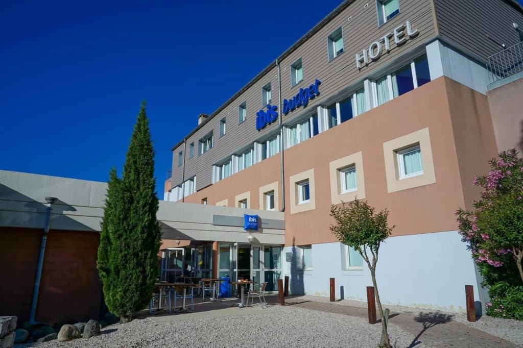 ibis budget Aubenas - Photo 1