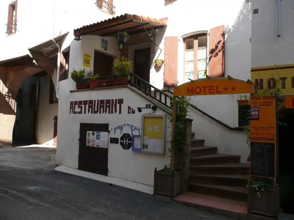 Hôtel Restaurant Du Pont Vieux - Photo 1