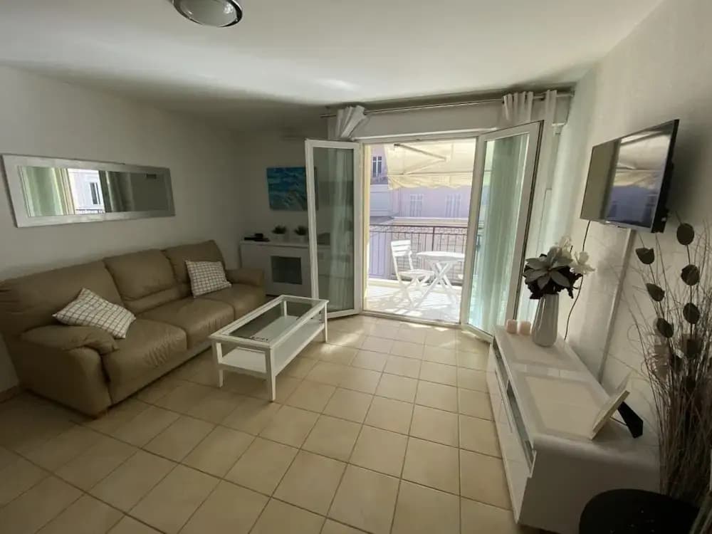 One Bedroom Apartment in the Center of Cannes a few Steps From the Beaches and the Conference Center - 2005 - Photo 5
