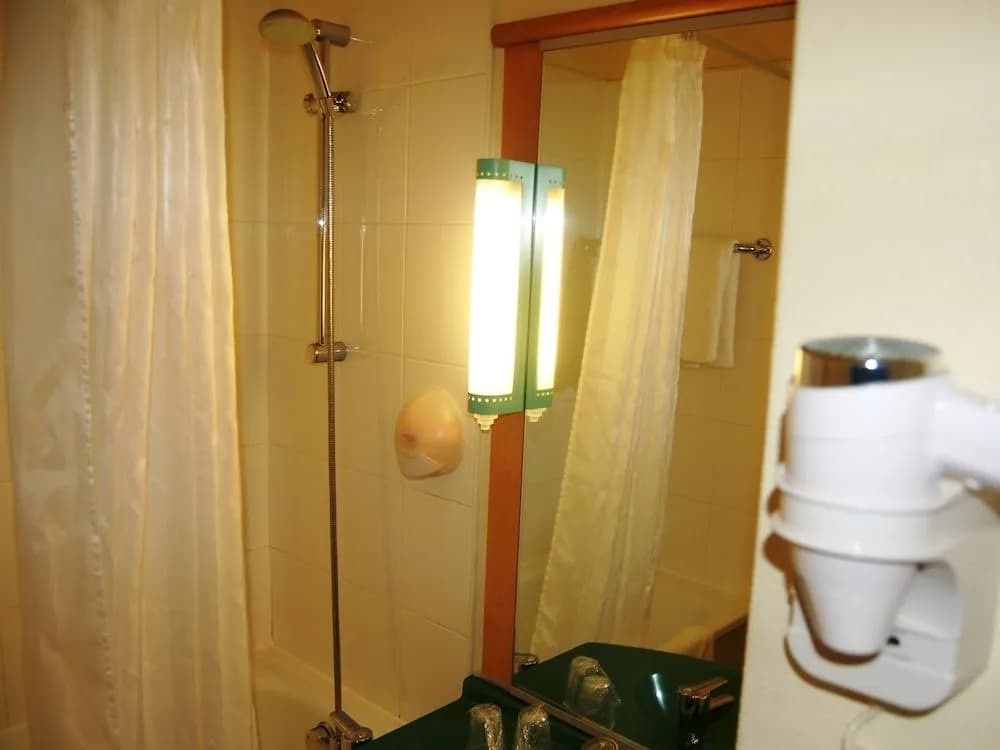 Sweet Home Hotel - Miniature 8
