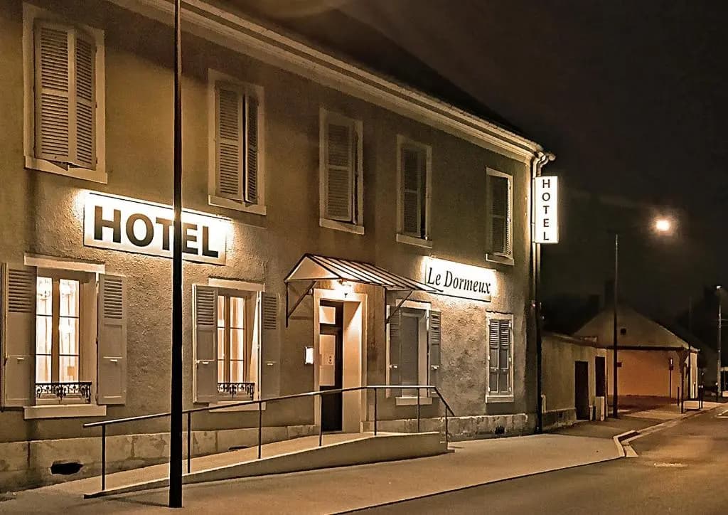Hôtel Le Dormeux - Photo 1