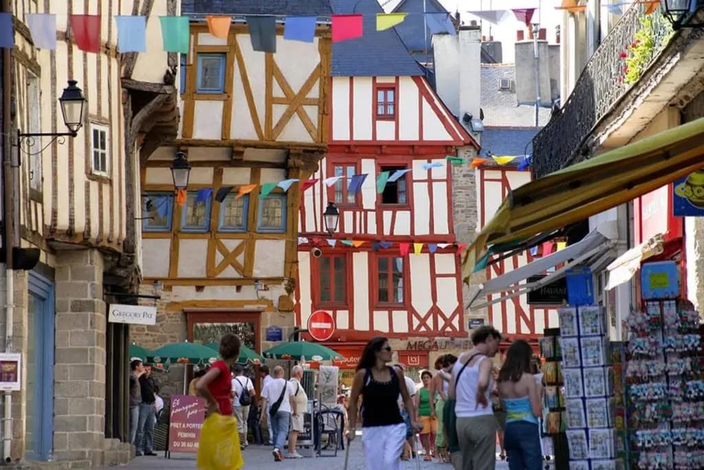 STOP 100m DU PORT-Parking gratuit a 5mn - Miniature 7