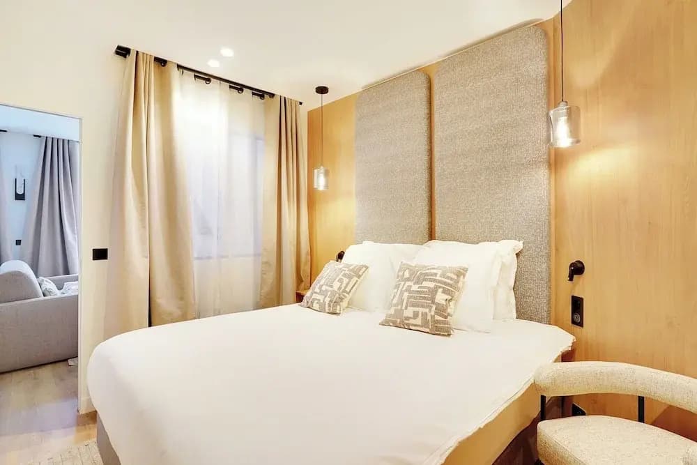Beautiful Apartment in Le Marais - Photo 2