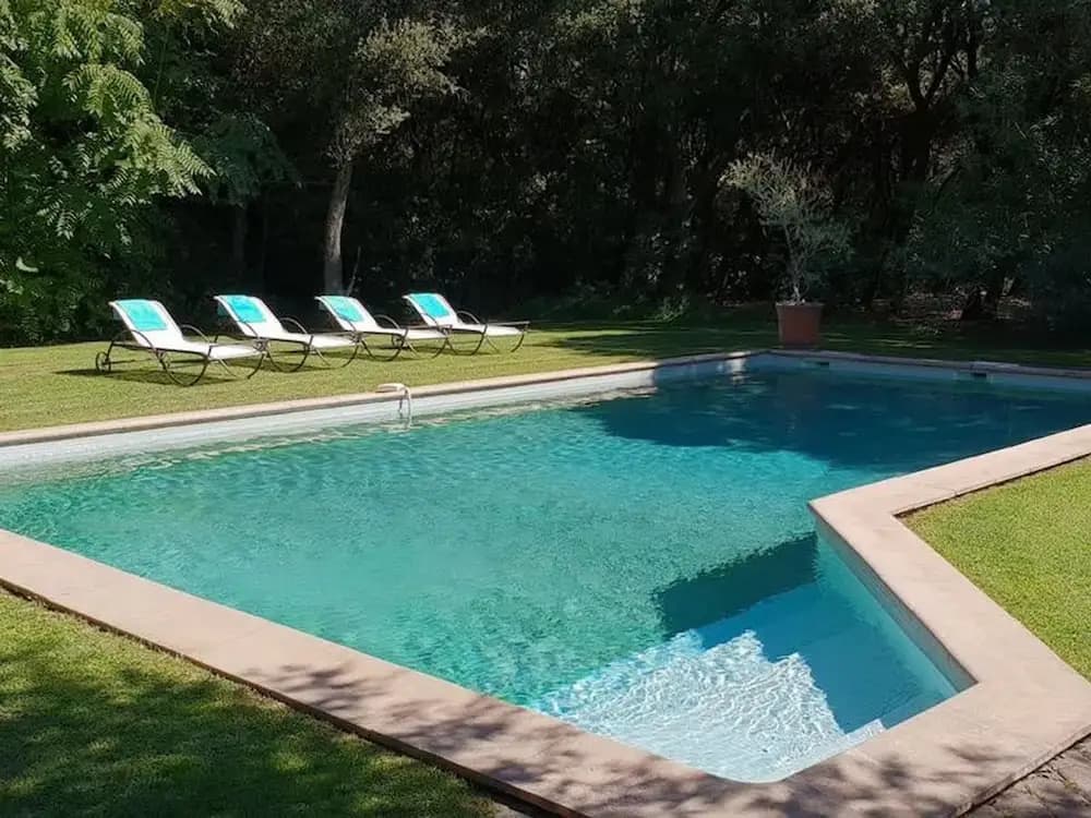 Villa in an Idyllic and Relaxing Setting Near Orange - Photo 1