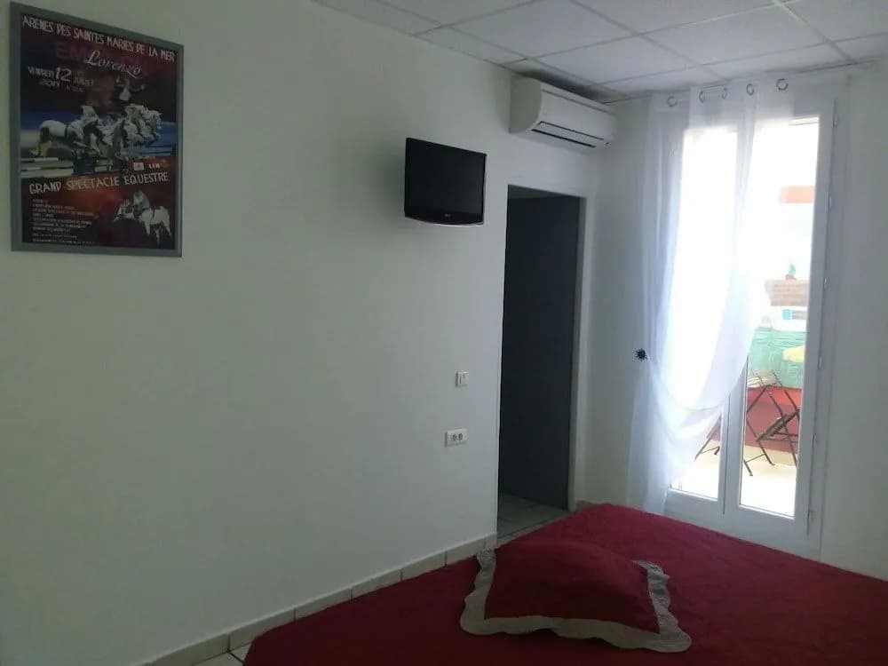 Hotel Camille - Photo 4